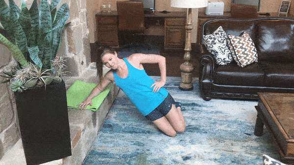 woman demonstrating side plank hip dips modification