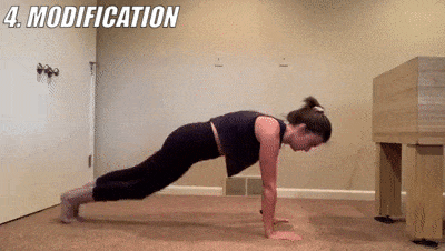 woman demonstrating modified rhythmic mountain climbers