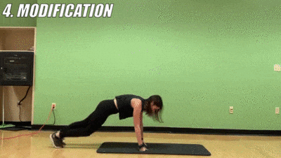 woman demonstrating modified mountain climber kick through