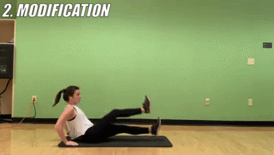 woman demonstrating modified alternating leg v-ups